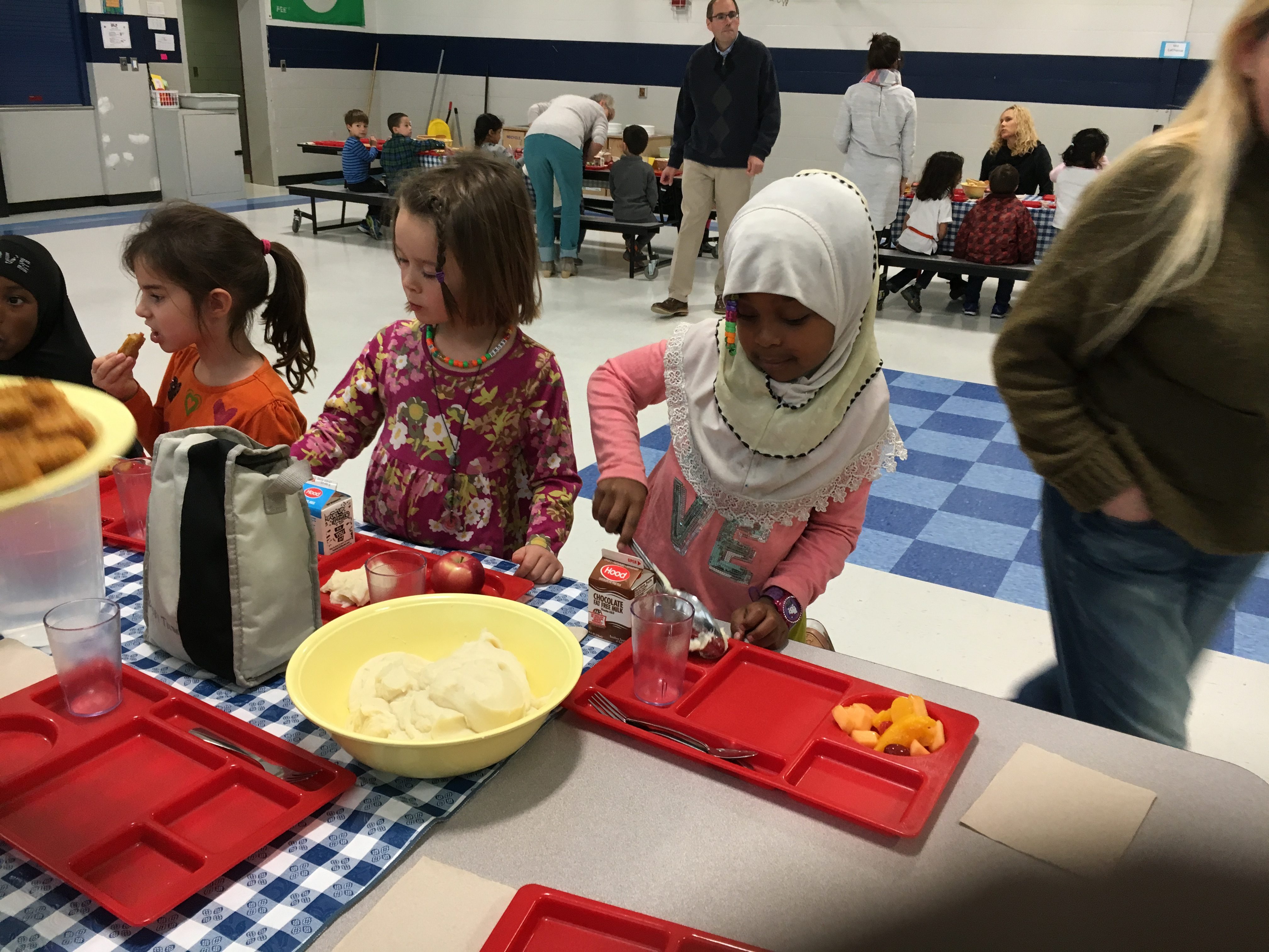 Community Style Lunch (2) (1) Community Style Lunch (2) (1)