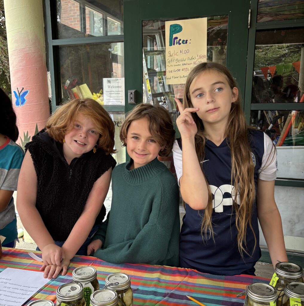 5th graders running the market